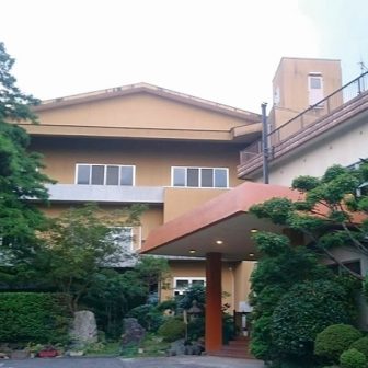 新潟県弥彦山でペットと泊まれるホテル